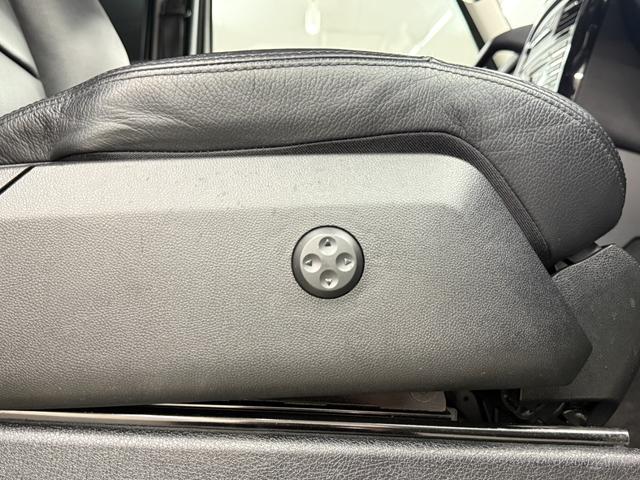 Ｇクラス Ｇ３５０ｄ　ラグジュアリーＰＫＧ　後期型　ＳＲ　黒革　全席シートヒーター　純ＨＤＤナビ　地デジ　ｈａｒｍａｎ／ｋａｒｄｏｎサウンド　バックカメラ　パークトロニックセンサー　ディストロニックプラス＆ブラインドスポット　ＡＭＧ２０インチＡＷ　禁煙（17枚目）