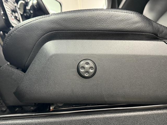Ｇクラス Ｇ３５０ｄ　ラグジュアリーＰＫＧ　後期型　ＳＲ　黒革　全席シートヒーター　純ＨＤＤナビ　地デジ　ｈａｒｍａｎ／ｋａｒｄｏｎサウンド　バックカメラ　パークトロニックセンサー　ディストロニックプラス＆ブラインドスポット　ＡＭＧ２０インチＡＷ　禁煙（19枚目）