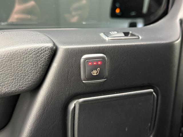 Ｇクラス Ｇ３５０ｄ　ラグジュアリーＰＫＧ　後期型　ＳＲ　黒革　全席シートヒーター　純ＨＤＤナビ　地デジ　ｈａｒｍａｎ／ｋａｒｄｏｎサウンド　バックカメラ　パークトロニックセンサー　ディストロニックプラス＆ブラインドスポット　ＡＭＧ２０インチＡＷ　禁煙（20枚目）