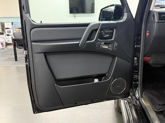 Ｇクラス Ｇ３５０ｄ　ラグジュアリーＰＫＧ　後期型　ＳＲ　黒革　全席シートヒーター　純ＨＤＤナビ　地デジ　ｈａｒｍａｎ／ｋａｒｄｏｎサウンド　バックカメラ　パークトロニックセンサー　ディストロニックプラス＆ブラインドスポット　ＡＭＧ２０インチＡＷ　禁煙（53枚目）