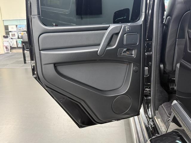 Ｇクラス Ｇ３５０ｄ　ラグジュアリーＰＫＧ　後期型　ＳＲ　黒革　全席シートヒーター　純ＨＤＤナビ　地デジ　ｈａｒｍａｎ／ｋａｒｄｏｎサウンド　バックカメラ　パークトロニックセンサー　ディストロニックプラス＆ブラインドスポット　ＡＭＧ２０インチＡＷ　禁煙（54枚目）