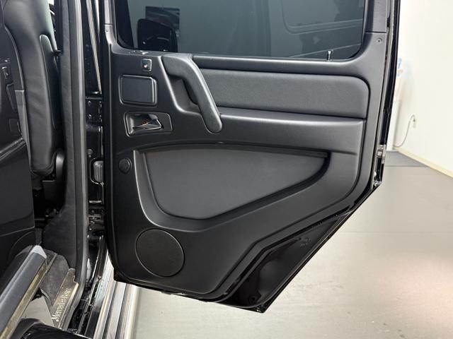 Ｇクラス Ｇ３５０ｄ　ラグジュアリーＰＫＧ　後期型　ＳＲ　黒革　全席シートヒーター　純ＨＤＤナビ　地デジ　ｈａｒｍａｎ／ｋａｒｄｏｎサウンド　バックカメラ　パークトロニックセンサー　ディストロニックプラス＆ブラインドスポット　ＡＭＧ２０インチＡＷ　禁煙（55枚目）