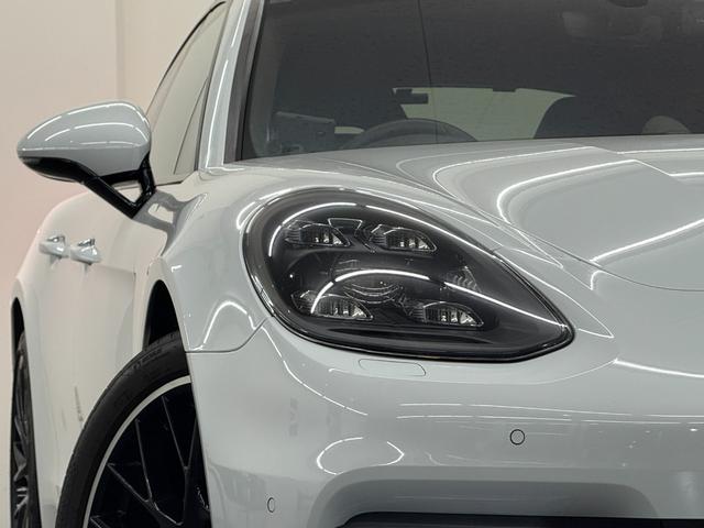 パナメーラ ４　Ｅ－ハイブリッド　スポーツクロノＰＫＧ　パノラミックＲ　茶革　１４ＷａｙＰシート　Ｓヒーター＆クーラー　ＰＣＭ　Ｂカメラ＆ＰＡＳ　ＬＫＡ　マトリックスＬＥＤ　コンフォートＡ　バーチャルペダルＧ　ＰＡＳＭエアサス　スポエグ　黄緑キャリパー　純正２１ＡＷ　禁煙（3枚目）