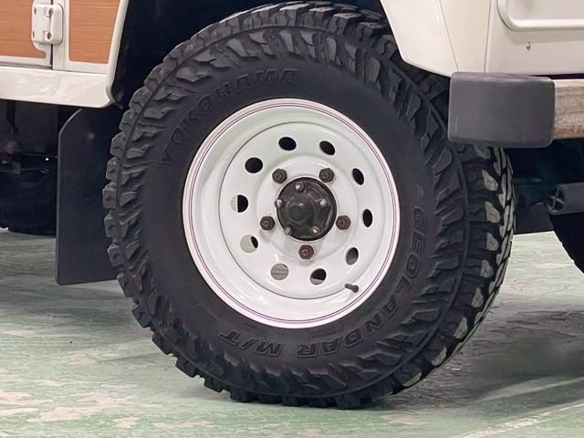 ディフェンダー 110SW 右H 正規ディーラー車 EXウッドデカール BRIDEセミバケットシート Sヒーター AC 社外ディスプレイオーディオ Pioneerスピーカー バックカメラ Pウィンドウ ウッド調フロア 乗降ステップ 社外サス 16インチW NOX/PM適合(6枚目)