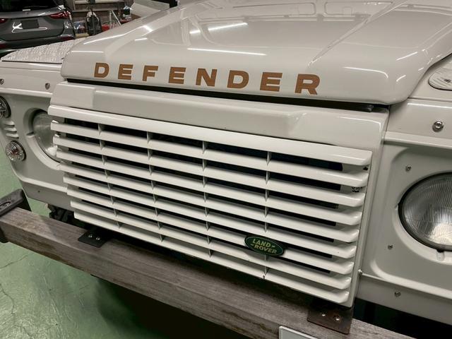 ディフェンダー 110SW 右H 正規ディーラー車 EXウッドデカール BRIDEセミバケットシート Sヒーター AC 社外ディスプレイオーディオ Pioneerスピーカー バックカメラ Pウィンドウ ウッド調フロア 乗降ステップ 社外サス 16インチW NOX/PM適合(7枚目)