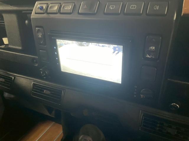 ディフェンダー 110SW 右H 正規ディーラー車 EXウッドデカール BRIDEセミバケットシート Sヒーター AC 社外ディスプレイオーディオ Pioneerスピーカー バックカメラ Pウィンドウ ウッド調フロア 乗降ステップ 社外サス 16インチW NOX/PM適合(12枚目)