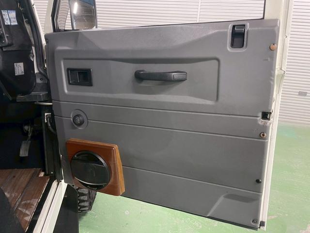 ディフェンダー 110SW 右H 正規ディーラー車 EXウッドデカール BRIDEセミバケットシート Sヒーター AC 社外ディスプレイオーディオ Pioneerスピーカー バックカメラ Pウィンドウ ウッド調フロア 乗降ステップ 社外サス 16インチW NOX/PM適合(15枚目)