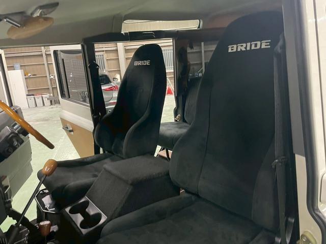 ディフェンダー 110SW 右H 正規ディーラー車 EXウッドデカール BRIDEセミバケットシート Sヒーター AC 社外ディスプレイオーディオ Pioneerスピーカー バックカメラ Pウィンドウ ウッド調フロア 乗降ステップ 社外サス 16インチW NOX/PM適合(23枚目)