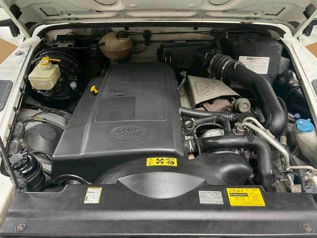 ディフェンダー 110SW 右H 正規ディーラー車 EXウッドデカール BRIDEセミバケットシート Sヒーター AC 社外ディスプレイオーディオ Pioneerスピーカー バックカメラ Pウィンドウ ウッド調フロア 乗降ステップ 社外サス 16インチW NOX/PM適合(30枚目)