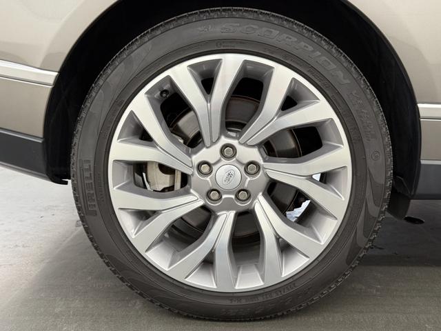 レンジローバー オートバイオグラフィー 525PS 後期 Aダイナミクス アトラスEXTアクセント PSR 灰革 Sヒーター&クーラー 4ゾーンAC 純正ナビ 全周C&PAS ドライバーアシストP ハンズフリーRゲート ピクセルLED ソフトクローズドア 純正21AW 禁煙(74枚目)