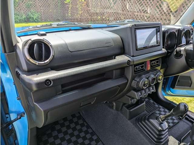 ジムニー XC ロッソモデロマフラー PIBOT製スロットルコントローラー ケンウッドメモリーナビ(KXM-E505W2) ドライブレコーダー バックカメラ クルーズコントロール ETC シートヒーター 保証書 取説(30枚目)