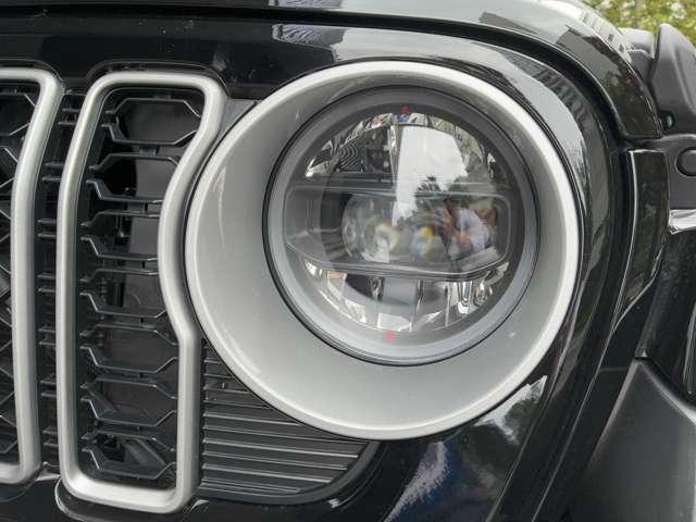 ジープ・ラングラーアンリミテッド サハラ 認定中古車 4WD ACC フリップトップサンライダー付き車両 ETC2.0 サイドステップ オールテレインタイヤ 純正ホイール 18インチ ナビ12.3インチ パワーシート(8枚目)