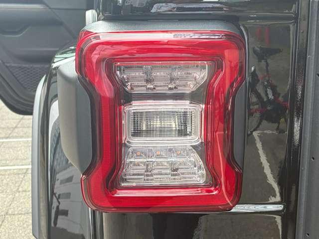 ジープ・ラングラーアンリミテッド サハラ 認定中古車 4WD ACC フリップトップサンライダー付き車両 ETC2.0 サイドステップ オールテレインタイヤ 純正ホイール 18インチ ナビ12.3インチ パワーシート(12枚目)