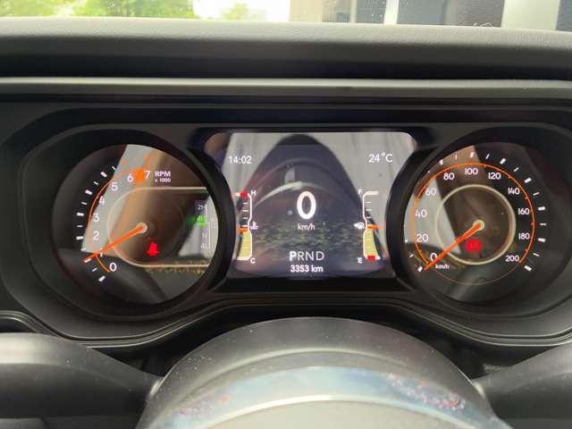 ジープ・ラングラーアンリミテッド サハラ 認定中古車 4WD ACC フリップトップサンライダー付き車両 ETC2.0 サイドステップ オールテレインタイヤ 純正ホイール 18インチ ナビ12.3インチ パワーシート(16枚目)