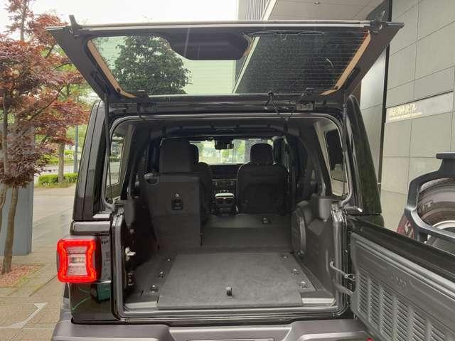 ジープ・ラングラーアンリミテッド サハラ 認定中古車 4WD ACC フリップトップサンライダー付き車両 ETC2.0 サイドステップ オールテレインタイヤ 純正ホイール 18インチ ナビ12.3インチ パワーシート(21枚目)