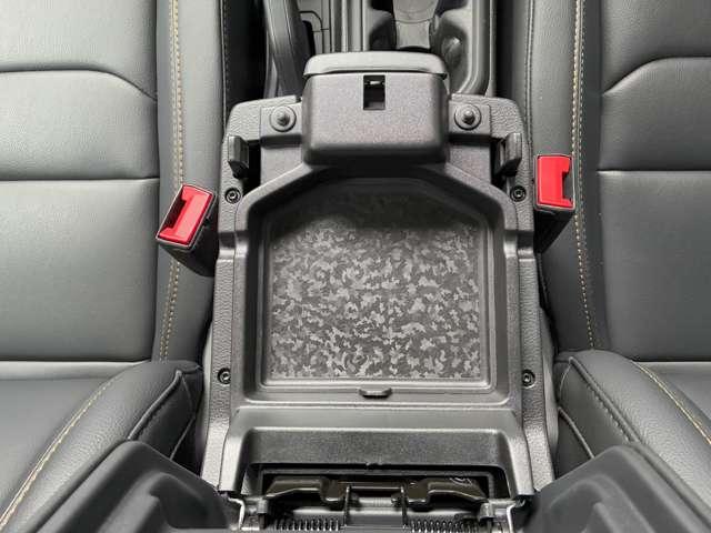 ジープ・ラングラーアンリミテッド サハラ 認定中古車 4WD ACC フリップトップサンライダー付き車両 ETC2.0 サイドステップ オールテレインタイヤ 純正ホイール 18インチ ナビ12.3インチ パワーシート(26枚目)