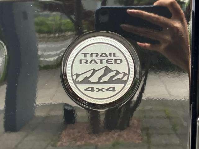 ジープ・ラングラーアンリミテッド サハラ 認定中古車 4WD ACC フリップトップサンライダー付き車両 ETC2.0 サイドステップ オールテレインタイヤ 純正ホイール 18インチ ナビ12.3インチ パワーシート(37枚目)