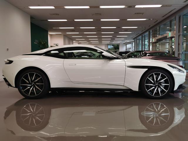 アストンマーティン ＤＢ１１