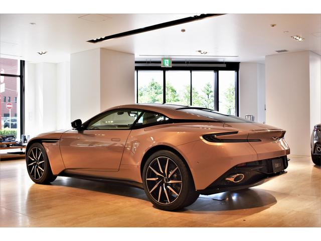 ＤＢ１１ Ｖ８　Ｑ　Ｅｘｃｌｕｓｉｖｅカラーメーカー　認定中古車保証　１０スポークグロスブラックＤＴホイール　Ｂａｎｇ　＆　Ｏｌｕｆｓｅｎ　Ｂｅｏｓｏｕｎｄ　デュオトーンインテリアコンテンポラリーレザー（6枚目）