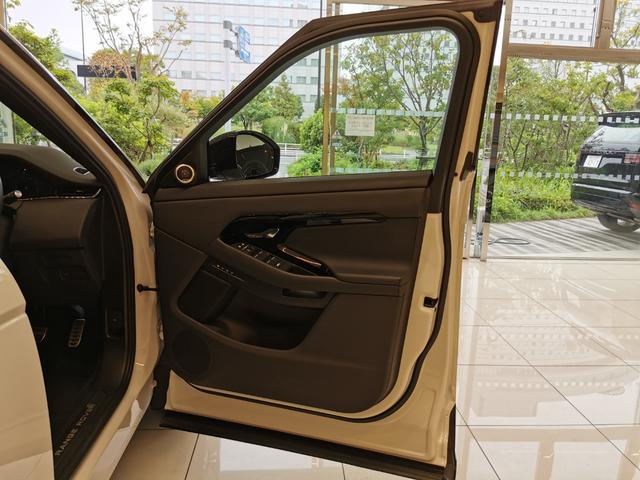 レンジローバーイヴォーク ダイナミック　ＨＳＥ　Ｐ２５０　１オーナー　黒革シート　サンルーフ　フロントシートヒーター＆クーラー、リアシートヒーター　ＭＥＲＩＤＩＡＮ　クリアサイトインテリアリアビューミラー　ワイヤレスデバイスチャージング　ＡＣＣ（53枚目）
