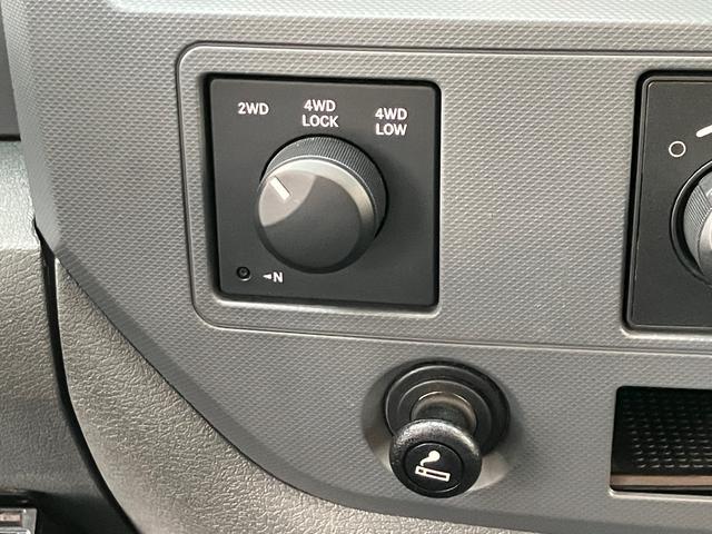 ダッジ・ラム 　ＳＬＴクルーキャブ　パートタイム４ＷＤ　ビックホーンＥＤ　オートチェック実走行　ブラックハーフレザー　純正２０ＡＷ　ハードトノカバー　社外ＨＤＤナビ　フルセグ対応　シートヒーター　ＥＴＣ　クルコン（13枚目）