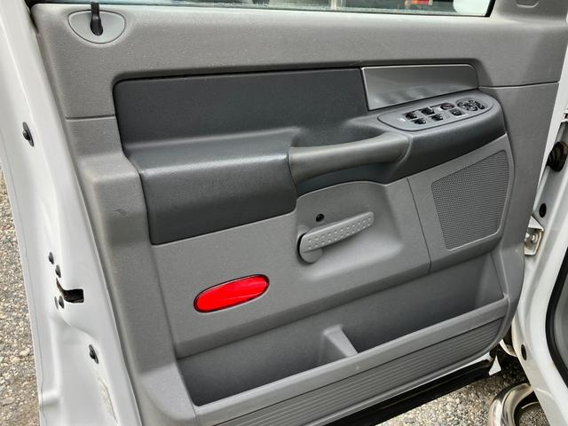 ダッジ・ラム 　ＳＬＴクルーキャブ　パートタイム４ＷＤ　ビックホーンＥＤ　オートチェック実走行　ブラックハーフレザー　純正２０ＡＷ　ハードトノカバー　社外ＨＤＤナビ　フルセグ対応　シートヒーター　ＥＴＣ　クルコン（25枚目）