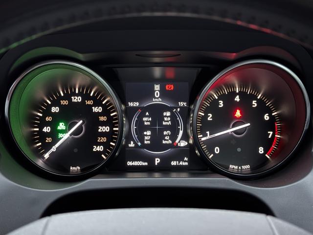 レンジローバーイヴォーク ＨＳＥダイナミック　ディーラー車　１オーナー　レッドコンビレザー　パノラマガラスルーフ　純正ナビ　純正２０ＡＷ　パワーゲート　スマートキー　メリディアンサウンド　フルセグ対応　パワーシート　バックカメラ　レーンキープ（7枚目）