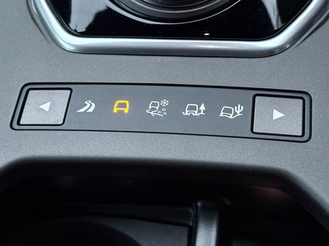 レンジローバーイヴォーク ＨＳＥダイナミック　ディーラー車　１オーナー　レッドコンビレザー　パノラマガラスルーフ　純正ナビ　純正２０ＡＷ　パワーゲート　スマートキー　メリディアンサウンド　フルセグ対応　パワーシート　バックカメラ　レーンキープ（11枚目）