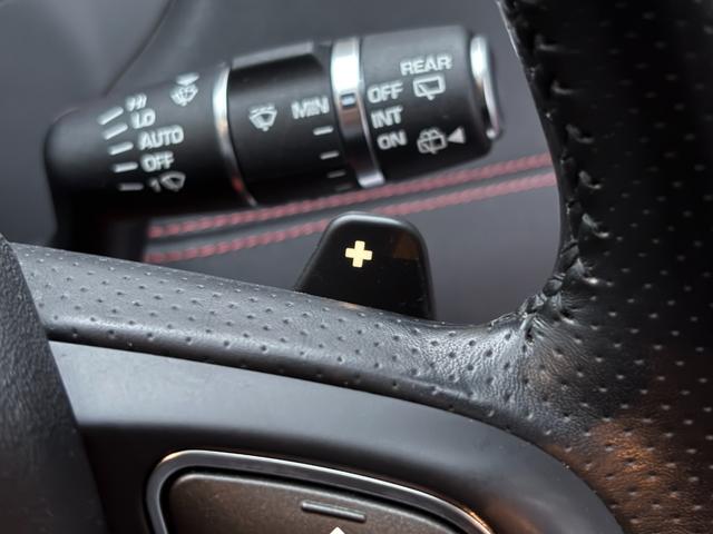 レンジローバーイヴォーク ＨＳＥダイナミック　ディーラー車　１オーナー　レッドコンビレザー　パノラマガラスルーフ　純正ナビ　純正２０ＡＷ　パワーゲート　スマートキー　メリディアンサウンド　フルセグ対応　パワーシート　バックカメラ　レーンキープ（13枚目）