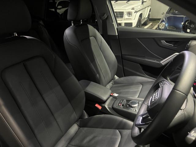 Q2 TDIブラックスタイルプラス 200台限定 ディーラー車 ブラックレザー 専用ボディカラー 専用18AW 純正ナビ マトリクスLED フルセグ対応 バーチャルコックピット パワーゲート ドラレコ 純正ルーフボックス ワイヤレス充電(4枚目)