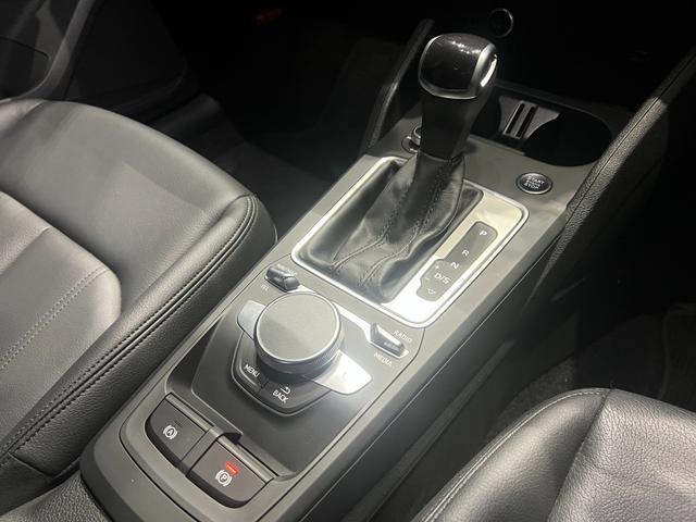 Q2 TDIブラックスタイルプラス 200台限定 ディーラー車 ブラックレザー 専用ボディカラー 専用18AW 純正ナビ マトリクスLED フルセグ対応 バーチャルコックピット パワーゲート ドラレコ 純正ルーフボックス ワイヤレス充電(8枚目)