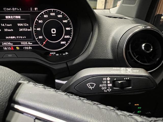 Q2 TDIブラックスタイルプラス 200台限定 ディーラー車 ブラックレザー 専用ボディカラー 専用18AW 純正ナビ マトリクスLED フルセグ対応 バーチャルコックピット パワーゲート ドラレコ 純正ルーフボックス ワイヤレス充電(12枚目)