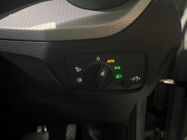 Q2 TDIブラックスタイルプラス 200台限定 ディーラー車 ブラックレザー 専用ボディカラー 専用18AW 純正ナビ マトリクスLED フルセグ対応 バーチャルコックピット パワーゲート ドラレコ 純正ルーフボックス ワイヤレス充電(17枚目)