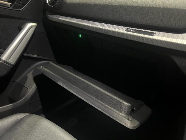 Q2 TDIブラックスタイルプラス 200台限定 ディーラー車 ブラックレザー 専用ボディカラー 専用18AW 純正ナビ マトリクスLED フルセグ対応 バーチャルコックピット パワーゲート ドラレコ 純正ルーフボックス ワイヤレス充電(18枚目)