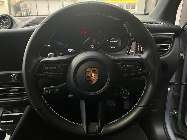 マカン マカンT スポーツクロノPKG ディーラー車 右ハンドル ブラックハーフレザー 純正ナビ RSスパイダー21AW パワステプラス エントリー&ドライブ レーンキープ スポーツステアリング ドラレコ LEDライト(8枚目)