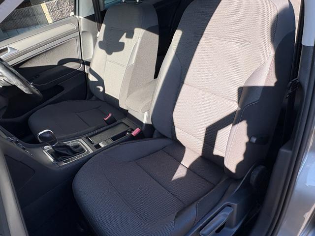 ゴルフヴァリアント ＴＳＩコンフォートラインブルーモーションテクノロジー　ディーラー車　右ハンドル　ディスカバープロ　純正１６ＡＷ　フルセグ対応　アダプティブクルーズ　バックカメラ　スマートキー　電格ミラー　プッシュスタート　レーンキープ　パドルシフト　キセノン　ＥＴＣ（4枚目）