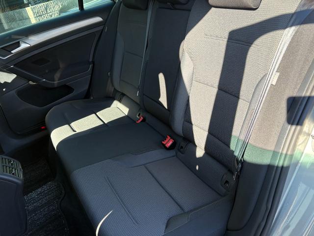 ゴルフヴァリアント ＴＳＩコンフォートラインブルーモーションテクノロジー　ディーラー車　右ハンドル　ディスカバープロ　純正１６ＡＷ　フルセグ対応　アダプティブクルーズ　バックカメラ　スマートキー　電格ミラー　プッシュスタート　レーンキープ　パドルシフト　キセノン　ＥＴＣ（5枚目）