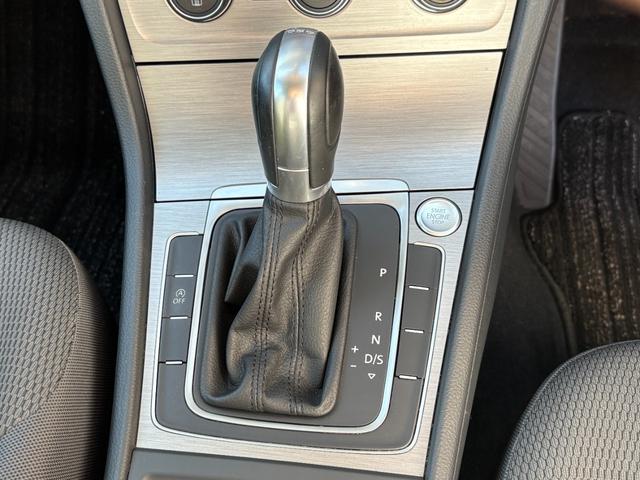 ゴルフヴァリアント ＴＳＩコンフォートラインブルーモーションテクノロジー　ディーラー車　右ハンドル　ディスカバープロ　純正１６ＡＷ　フルセグ対応　アダプティブクルーズ　バックカメラ　スマートキー　電格ミラー　プッシュスタート　レーンキープ　パドルシフト　キセノン　ＥＴＣ（8枚目）