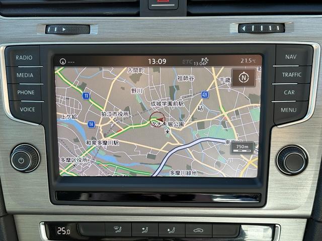 ゴルフヴァリアント ＴＳＩコンフォートラインブルーモーションテクノロジー　ディーラー車　右ハンドル　ディスカバープロ　純正１６ＡＷ　フルセグ対応　アダプティブクルーズ　バックカメラ　スマートキー　電格ミラー　プッシュスタート　レーンキープ　パドルシフト　キセノン　ＥＴＣ（9枚目）