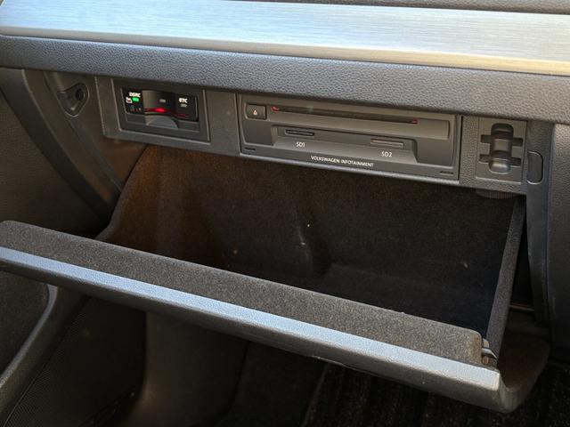 ゴルフヴァリアント ＴＳＩコンフォートラインブルーモーションテクノロジー　ディーラー車　右ハンドル　ディスカバープロ　純正１６ＡＷ　フルセグ対応　アダプティブクルーズ　バックカメラ　スマートキー　電格ミラー　プッシュスタート　レーンキープ　パドルシフト　キセノン　ＥＴＣ（14枚目）