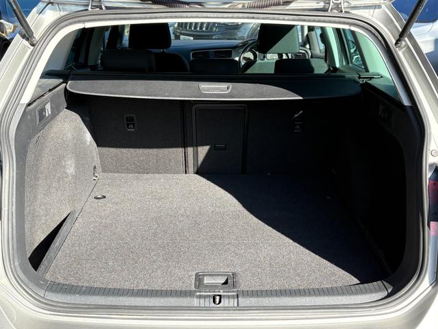 ゴルフヴァリアント ＴＳＩコンフォートラインブルーモーションテクノロジー　ディーラー車　右ハンドル　ディスカバープロ　純正１６ＡＷ　フルセグ対応　アダプティブクルーズ　バックカメラ　スマートキー　電格ミラー　プッシュスタート　レーンキープ　パドルシフト　キセノン　ＥＴＣ（15枚目）