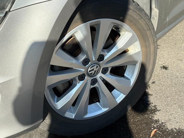 ゴルフヴァリアント ＴＳＩコンフォートラインブルーモーションテクノロジー　ディーラー車　右ハンドル　ディスカバープロ　純正１６ＡＷ　フルセグ対応　アダプティブクルーズ　バックカメラ　スマートキー　電格ミラー　プッシュスタート　レーンキープ　パドルシフト　キセノン　ＥＴＣ（18枚目）