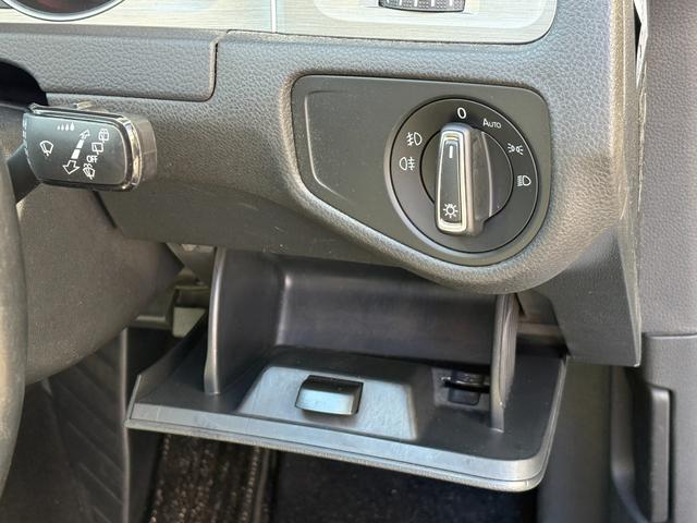 ゴルフヴァリアント ＴＳＩコンフォートラインブルーモーションテクノロジー　ディーラー車　右ハンドル　ディスカバープロ　純正１６ＡＷ　フルセグ対応　アダプティブクルーズ　バックカメラ　スマートキー　電格ミラー　プッシュスタート　レーンキープ　パドルシフト　キセノン　ＥＴＣ（24枚目）