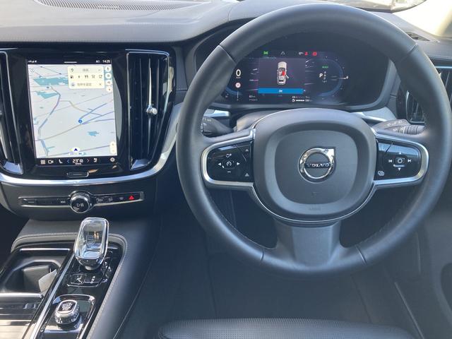 Ｖ６０ リチャージプラスＴ６ＡＷＤプラグインハイブリッド　４ＷＤ　認定中古車　全周囲カメラ　オートマチックハイビーム　アイドリングストップ　ＥＴＣ　過給器設定モデル　電動シート　本革シート　シートヒーター　障害物センサー　レーンキープアシスト（4枚目）