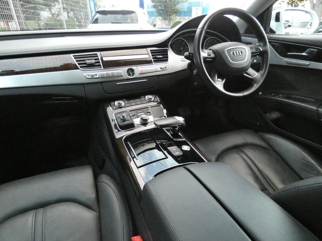 A8 4.0TFSIクワトロ V8ターボ 後期型 ガラスSR 黒革 シートヒーター&ベンチレーター 4ゾーンAC MMIナビ BOSEサウンド 全周カメラ ACC&サイドアシスト&レーンアシスト パワークロージングD マトリクスLED エアサス 純正20AW(3枚目)