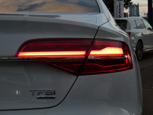 A8 4.0TFSIクワトロ V8ターボ 後期型 ガラスSR 黒革 シートヒーター&ベンチレーター 4ゾーンAC MMIナビ BOSEサウンド 全周カメラ ACC&サイドアシスト&レーンアシスト パワークロージングD マトリクスLED エアサス 純正20AW(6枚目)