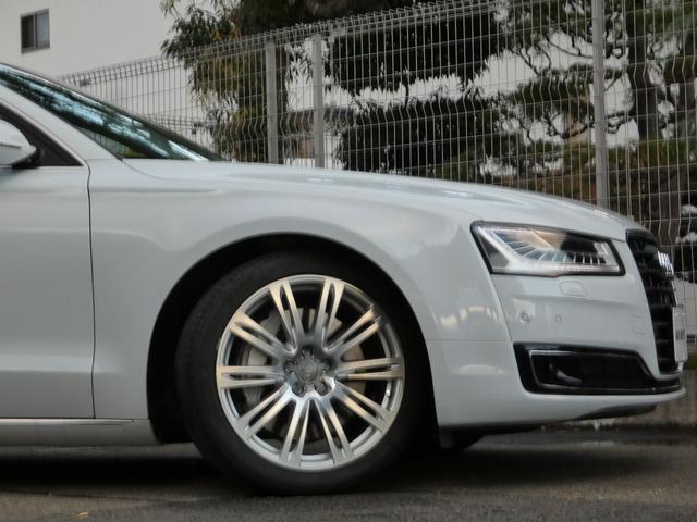A8 4.0TFSIクワトロ V8ターボ 後期型 ガラスSR 黒革 シートヒーター&ベンチレーター 4ゾーンAC MMIナビ BOSEサウンド 全周カメラ ACC&サイドアシスト&レーンアシスト パワークロージングD マトリクスLED エアサス 純正20AW(7枚目)