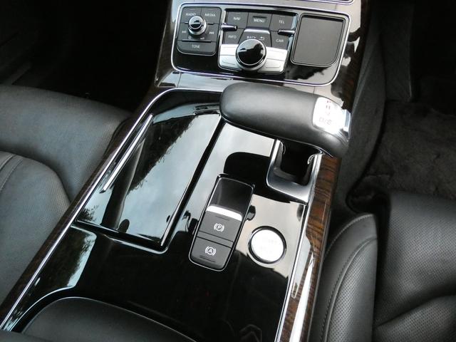 A8 4.0TFSIクワトロ V8ターボ 後期型 ガラスSR 黒革 シートヒーター&ベンチレーター 4ゾーンAC MMIナビ BOSEサウンド 全周カメラ ACC&サイドアシスト&レーンアシスト パワークロージングD マトリクスLED エアサス 純正20AW(10枚目)