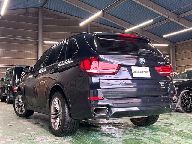 X5 xDrive35d Mスポーツ セレクト&コンフォートPKG パノラマSR ベージュ革 シートヒーター&ベンチレーター 4ゾーンAC 純正ナビ 全周カメラ&PDC HUD&LCA ACC&Dアシストプラス BMWナイトビジョン LEDヘッドライト 純正19AW(2枚目)