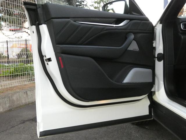 レヴァンテ グランスポーツ 後期型 右H正規D車 パノラマSR 茶革(ナチュラルレザー) シートヒーター&ベンチレーター カーボンインテ Bowers&Wilkins 全周カメラ Dアシスタンス ソフトクローズD エアサス&Sフックサス 黒キャリパー 純正21AW(46枚目)